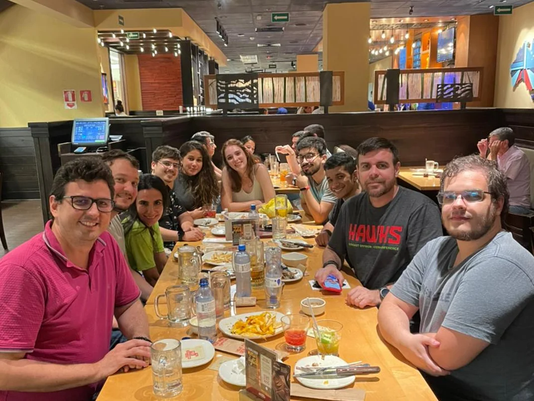 Equipe da Strategi em almoço de confraternização