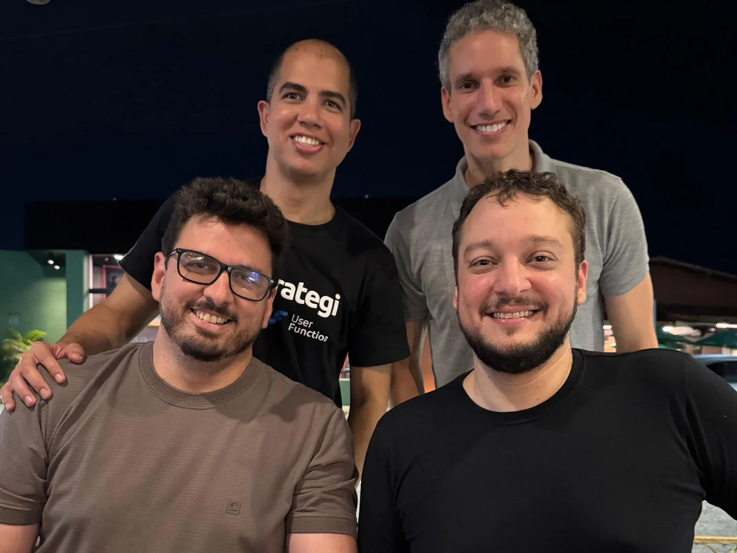 Integrantes da Strategi em confraternização da equipe